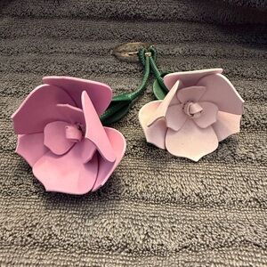 Kate Spade Perfect Plume 3D flower keyfob made of smooth leather-NWOT